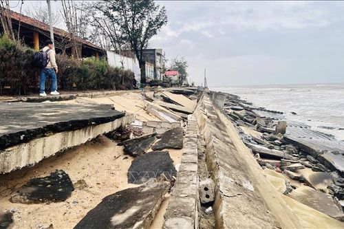 Cấp bách 'giải cứu' bãi biển Nhật Lệ