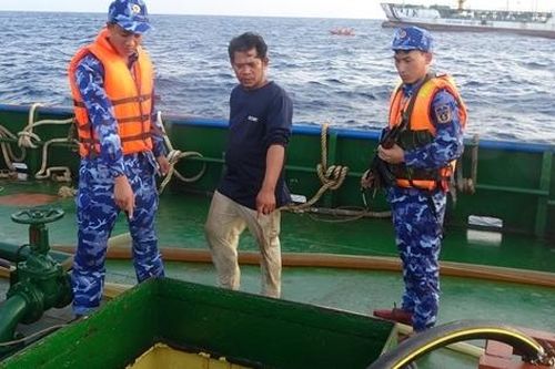 Cảnh sát biển phát hiện và bắt giữ tàu cá chở 600.000 lít dầu DO không hóa đơn chứng từ
