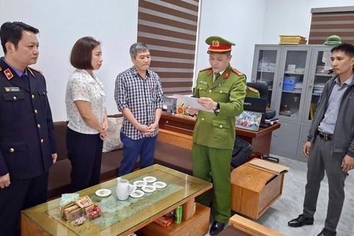 Bắt nguyên giám đốc cùng 2 thuộc cấp vì lập khống hồ sơ, chứng từ