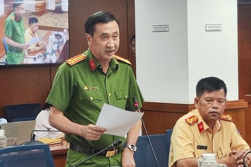 Người dân rút xăng khỏi xe để mua thêm tích trữ, Công an TP.HCM lên tiếng cảnh báo