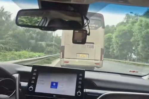 Không nhường đường cho đoàn ưu tiên, lái xe khách bị phạt 7 triệu đồng