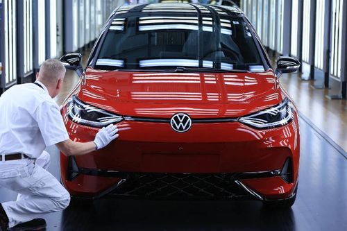 Lợi nhuận giảm một nửa, Volkswagen lên kế hoạch sa thải 50.000 nhân viên