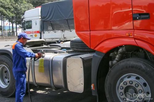 Giá xăng biến động nhẹ, giá dầu hỏa tăng hơn 2,5 ngàn đồng/lít