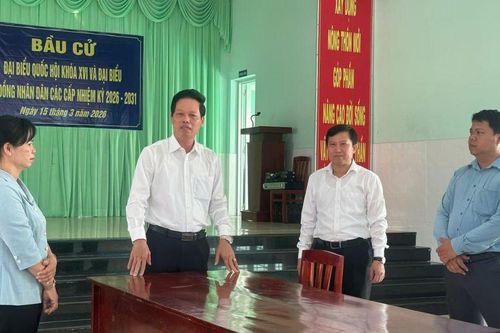 Phó Chủ tịch UBND tỉnh Nguyễn Thành Diệu kiểm tra công tác bầu cử tại xã Tân Hòa, phường Gò Công và xã Tân Thuận Bình