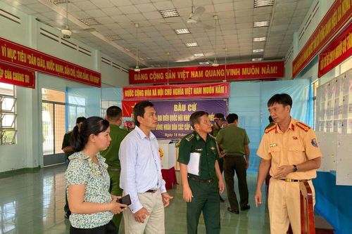 Kiểm tra công tác đảm bảo an ninh trật tự bầu cử tại cụm các xã: Vĩnh Hựu, Long Bình, Vĩnh Bình, Phú Thành và Tân Thới