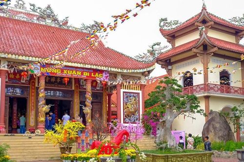 Về miền lễ hội Giêng Hai