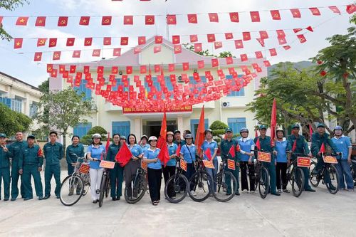 Phường Ba Ngòi diễu hành tuyên truyền bầu cử đại biểu Quốc hội và đại biểu HĐND các cấp