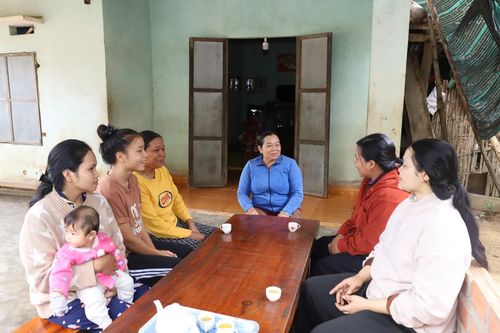 Người có uy tín ở xã Nam Khánh Vĩnh: Góp sức cho ngày bầu cử