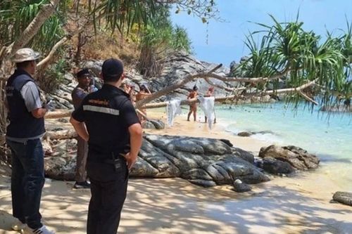 Phuket: Shadow Beach xôn xao vì trào lưu tắm khỏa thân của du khách quốc tế