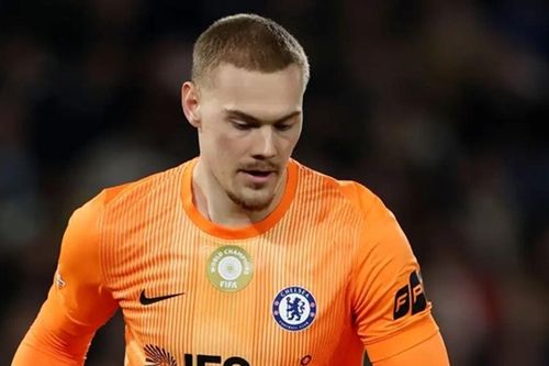 Sai lầm của Filip Jorgensen trước PSG: Khi sở trường chơi chân trở thành 'nhát dao' chí mạng
