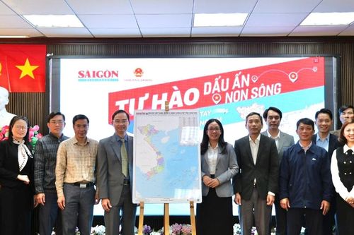 Lâm Đồng tiếp nhận 25 bản đồ Việt Nam do Báo Sài Gòn Giải Phóng trao tặng