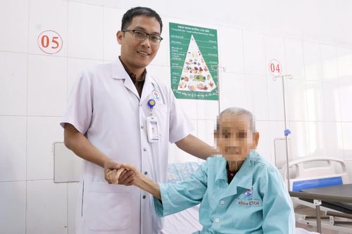 Phẫu thuật thành công thay khớp háng bán phần cho bệnh nhân 106 tuổi