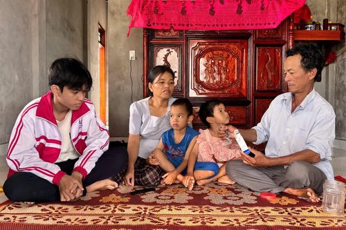 'Em sợ mình thất học'