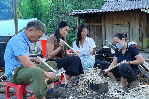 Cơm lam Tân Kỳ: Hương vị núi rừng thu hút du khách