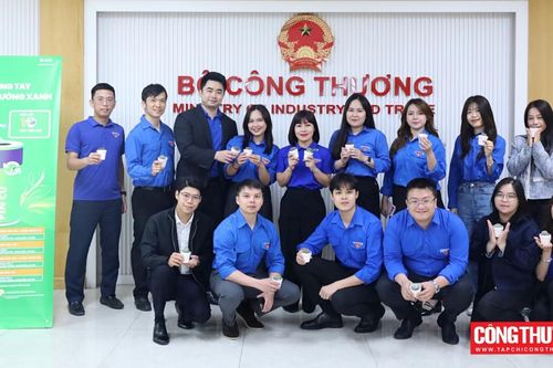 Đổi pin cũ lấy cây xanh: Lan tỏa lối sống xanh, hưởng ứng Tháng Thanh niên tại Bộ Công Thương
