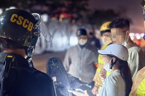 Đêm tuần tra ngăn chặn 'quái xế' của cảnh sát 141 Hà Nội