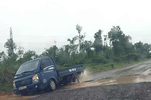 Đường từ cảng Vũng Áng - QL1A kéo dài phía tây sụt lún, xuống cấp, tiềm ẩn TNGT