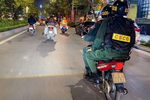 Cảnh sát 141 trắng đêm ngăn chặn 'quái xế' trên đường phố Hà Nội