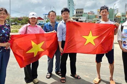 Ngư dân Gia Lai thu xếp chuyến đi biển để kịp tham gia bầu cử