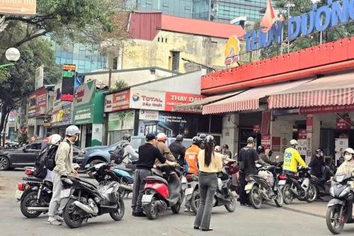 Thủ tướng giao Bộ Tài chính nghiên cứu giảm thuế bảo vệ môi trường với xăng dầu về 0 đồng