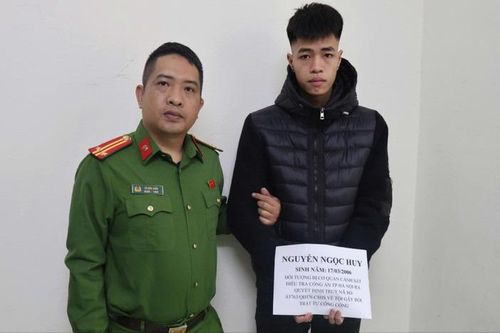Đối tượng trốn truy nã sau vụ 'hỗn chiến' ra đầu thú