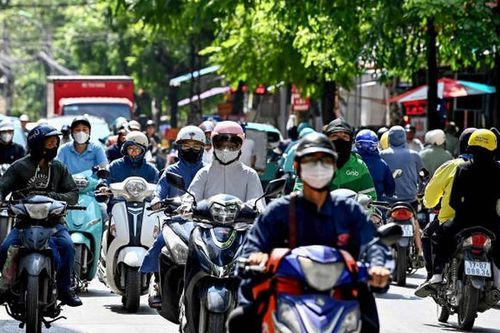 Vui mừng khi giá xăng dầu giảm