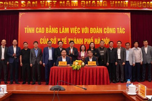 Phó Chủ tịch UBND tỉnh Hà Nhật Lệ làm việc với đoàn công tác Sở Y tế Hà Nội