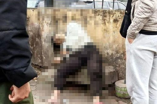 Phát hiện người đàn ông tử vong bất thường bên đường Giải Phóng, Hà Nội