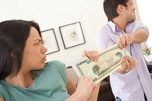Đàn ông thông minh không sợ 'nộp lương', nhưng 2 quyền này nhất định không được buông