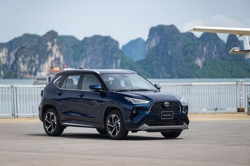 Ô tô hybrid giảm giá sâu trong bối cảnh giá xăng biến động