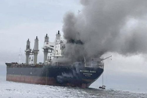 Iran tấn công dữ dội, loạt tàu chở dầu chung số phận thảm khốc