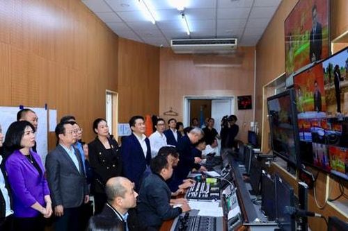 Chủ tịch Ủy ban Bầu cử thành phố Phùng Thị Hồng Hà kiểm tra công tác tuyên truyền bầu cử tại Cơ quan Báo và Phát thanh, Truyền hình Hà Nội