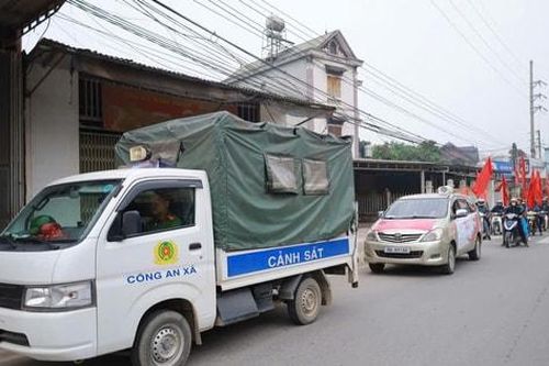 Xã Suối Hai tuyên truyền lưu động về bầu cử
