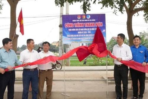Đoàn Thanh niên xã Hạ Bằng khánh thành sân chơi thiếu nhi