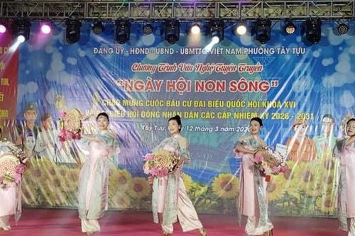 Phường Tây Tựu: Sôi động chương trình văn nghệ chào mừng Ngày hội non sông