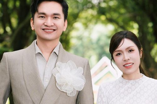 Bà xã giáo viên của MC Hạnh Phúc gây chú ý trong ngày đặc biệt