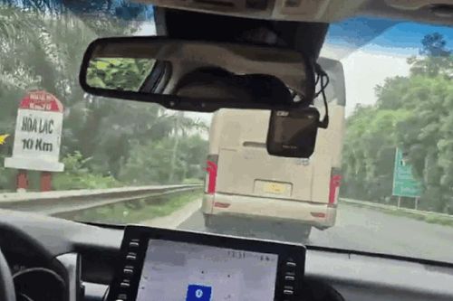 Hà Nội: Phạt 7 triệu đồng tài xế xe khách 'phớt lờ' tín hiệu của đoàn xe ưu tiên