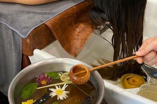 Phục hồi tóc hư tổn do uốn, sấy nhiều
