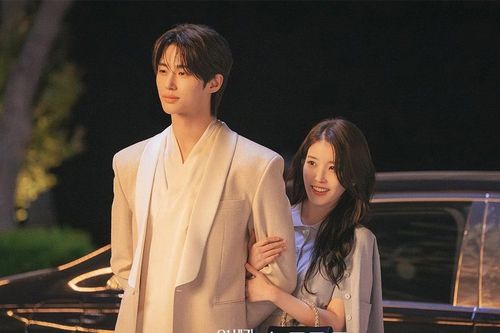 Nhìn Byeon Woo Seok - IU ở Perfect Crown làm khán giả nhớ huyền thoại Goong