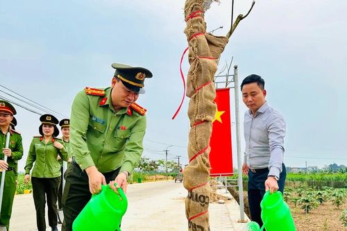 Hướng về cơ sở bằng những công trình thiết thực