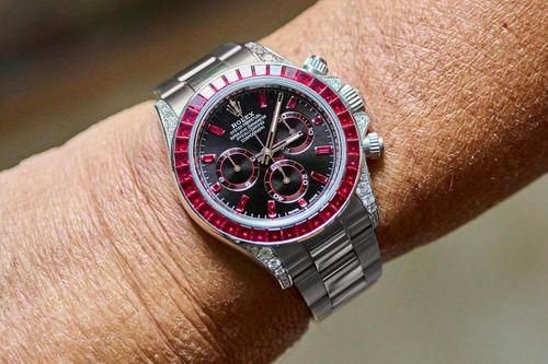 Đồng hồ Rolex 1,4 triệu USD lấp ló dưới tay áo David Beckham