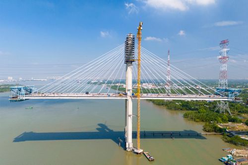 Cầu Phước Khánh đã thi công 11/14 bó cáp dây văng