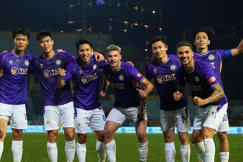 CLB Hà Nội chỉ còn kém Ninh Bình 1 điểm