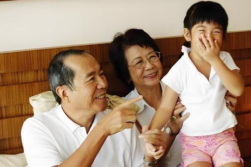 Chuyện lạ mà thật: Trẻ do ông bà nuôi dạy thường không thoát khỏi 3 đặc điểm này! Con bạn có mấy điều?