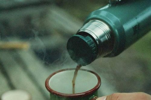 4 loại nước để lâu trong bình giữ nhiệt có thể trở thành 'ổ vi khuẩn', nuôi tế bào ung thư