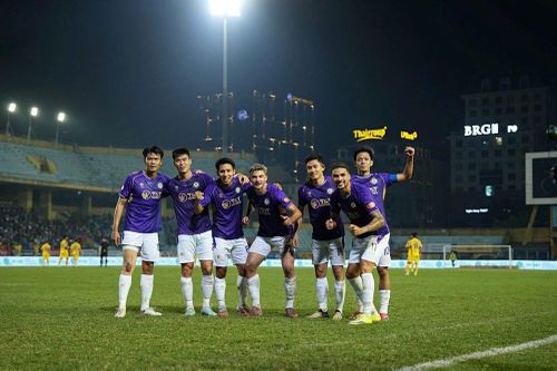 CLB Hà Nội thắng đậm SLNA 3-0