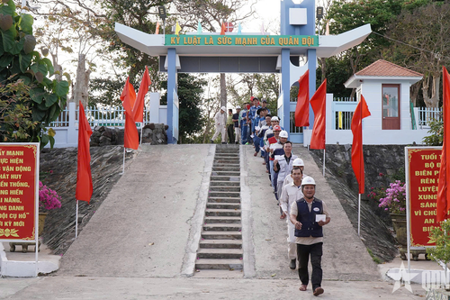 Cử tri đảo Hòn Khoai bầu cử sớm