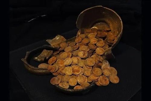 Đào móng nhà, phát hiện kho báu tiền cổ quý giá hơn 13 tỷ đồng