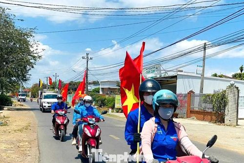 Tuổi trẻ Đồng Nai, Đắk Lắk đến từng khu trọ công nhân tuyên truyền bầu cử