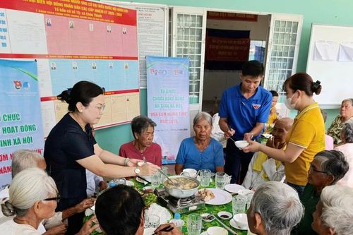 Rộn ràng không khí ngày hội bầu cử qua các hoạt động an sinh của sinh viên Trà Vinh